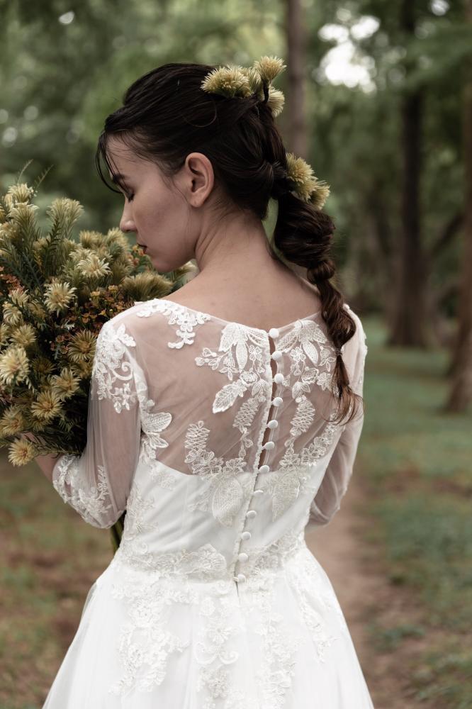 リーフ刺繍 袖付き Aラインドレス | ドレス | ウェディングドレス | 結婚式準備サイトCORDY